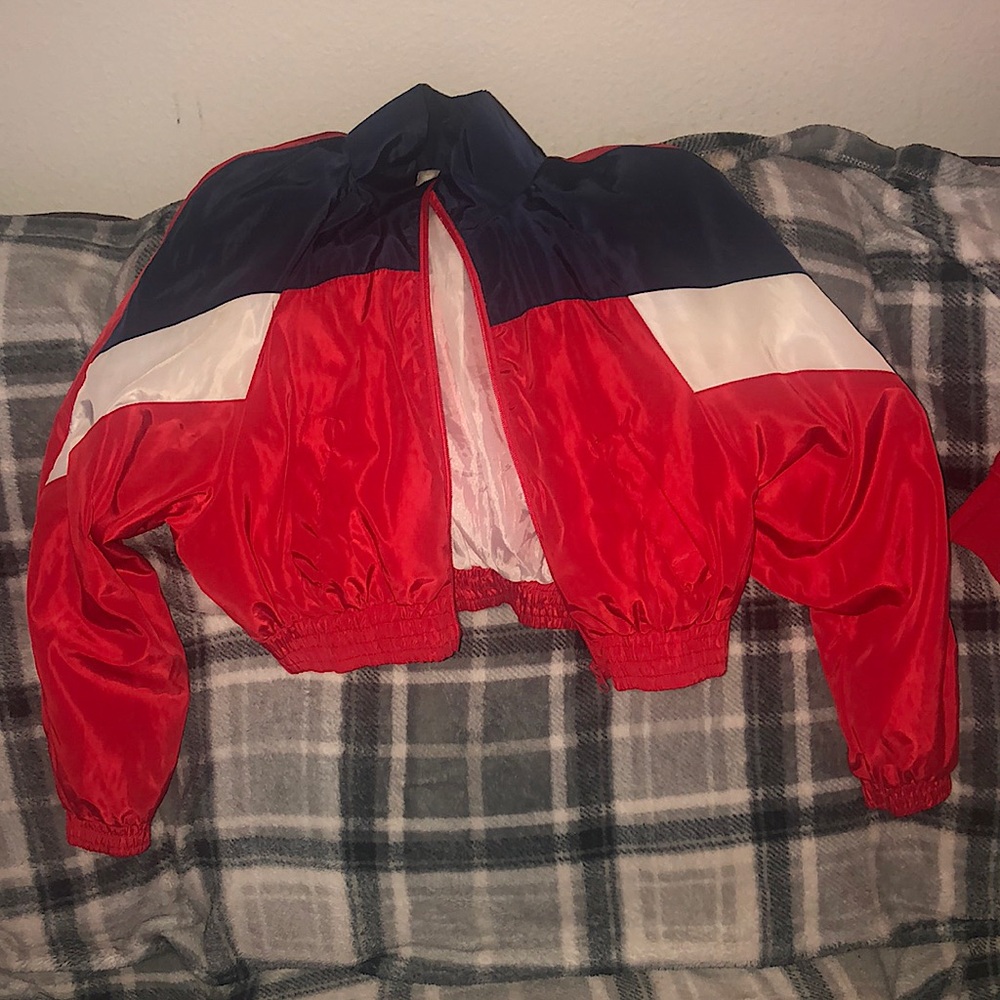 I’m selling this really cute cropped jacket